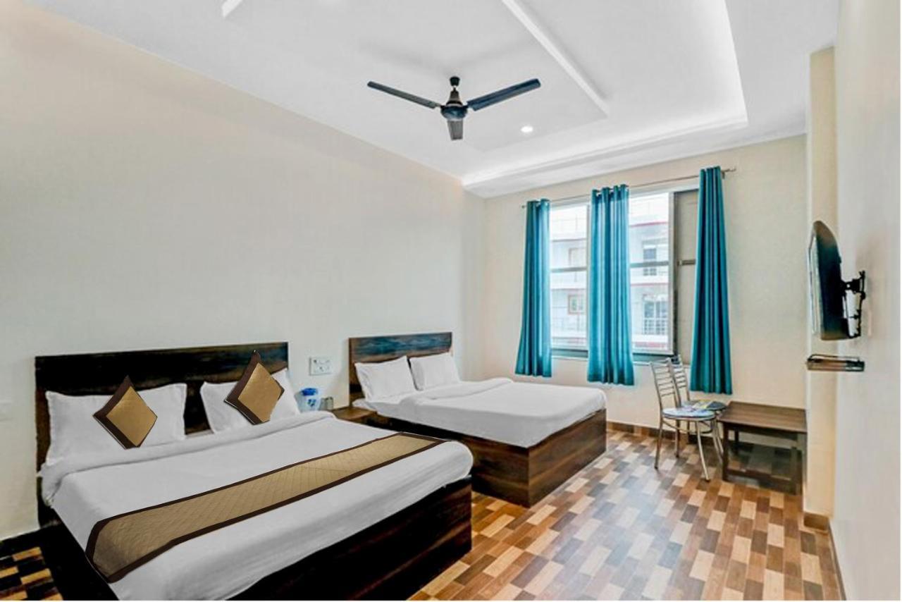 Nv Palace Hotel วรินดาวัน ภายนอก รูปภาพ