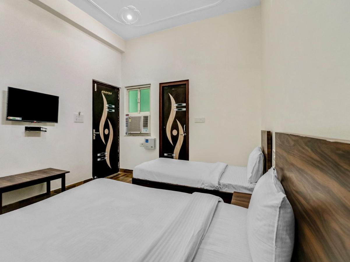 Nv Palace Hotel วรินดาวัน ภายนอก รูปภาพ
