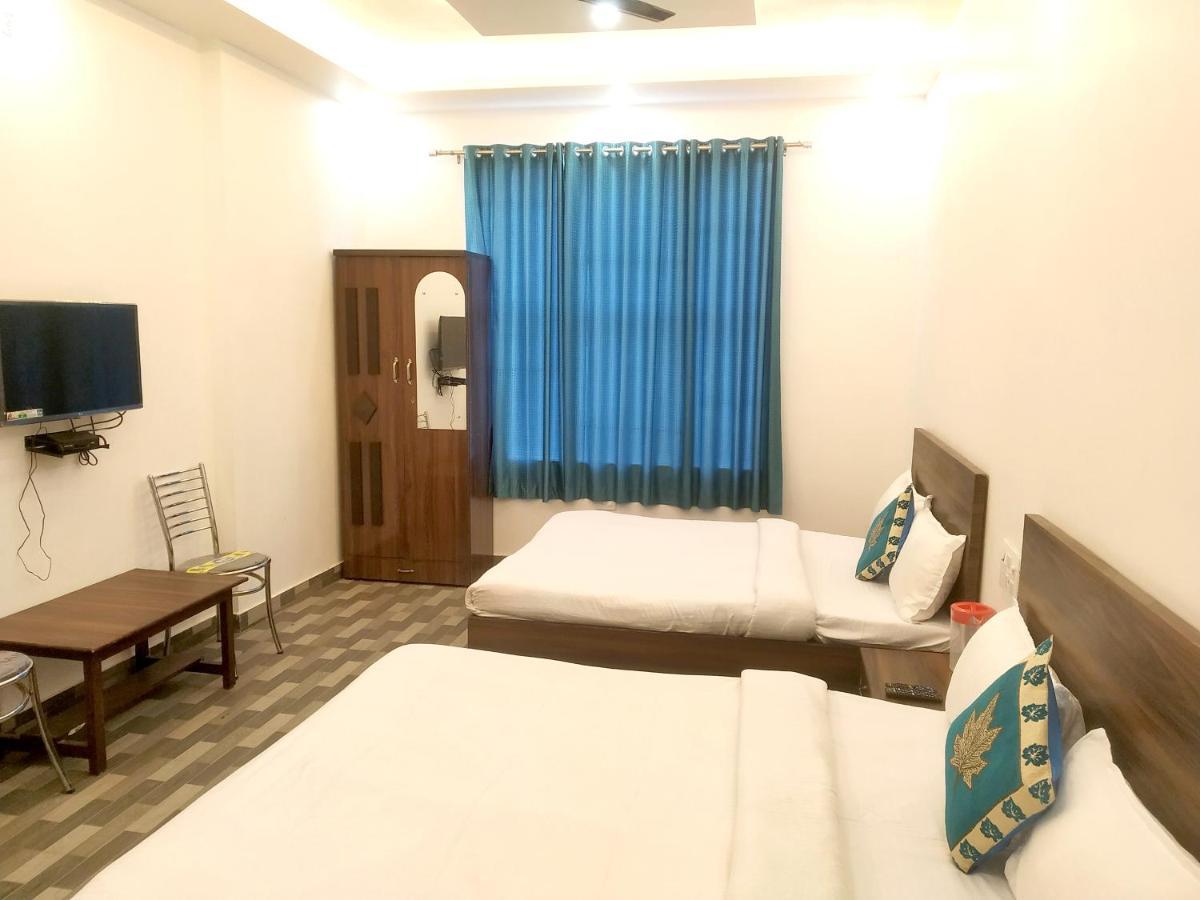 Nv Palace Hotel วรินดาวัน ภายนอก รูปภาพ